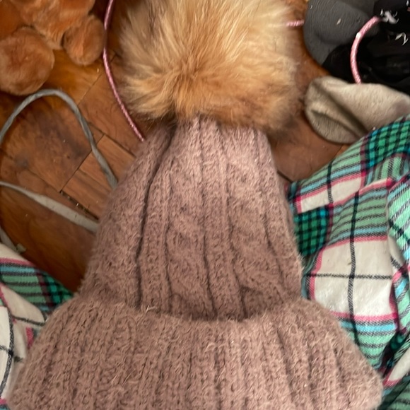 hat - Picture 1 of 1